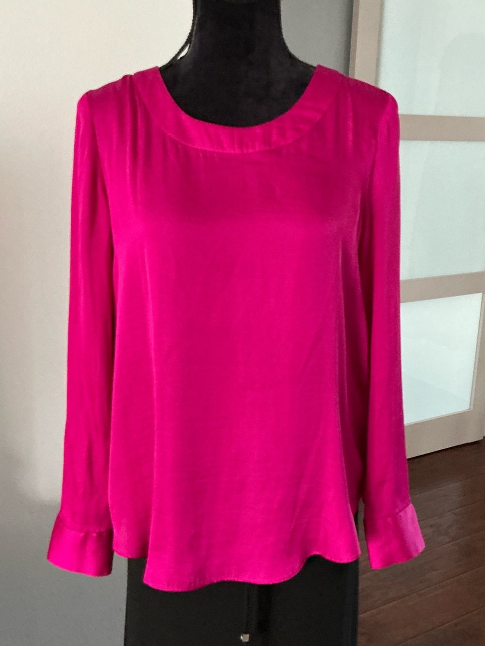 Banana Republic fuchsia  Long-Sleeve Satin Blouse🩷